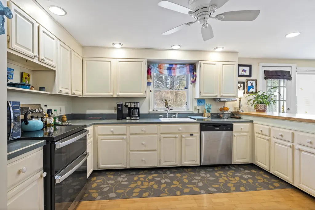 31 Stony Brook Lane Yarmouth ME 04096
