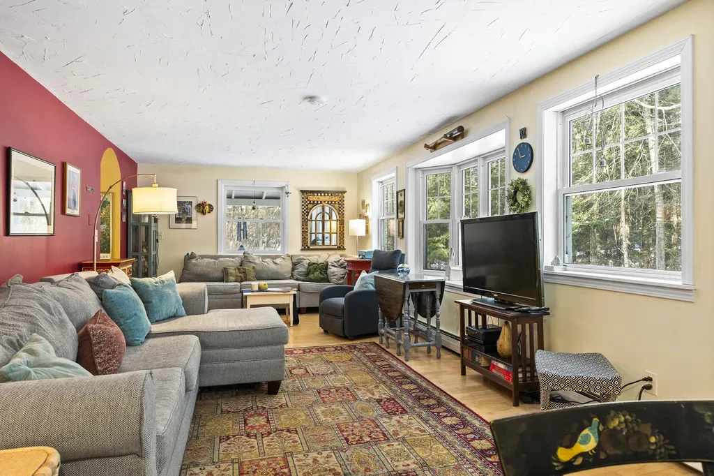 31 Stony Brook Lane Yarmouth ME 04096