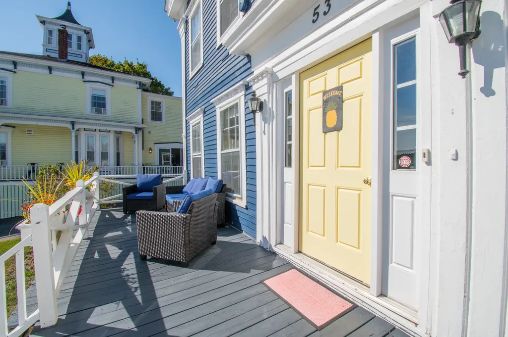 53 Commercial Street Boothbay Harbor ME 04538