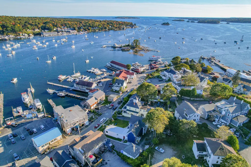 53 Commercial Street Boothbay Harbor ME 04538