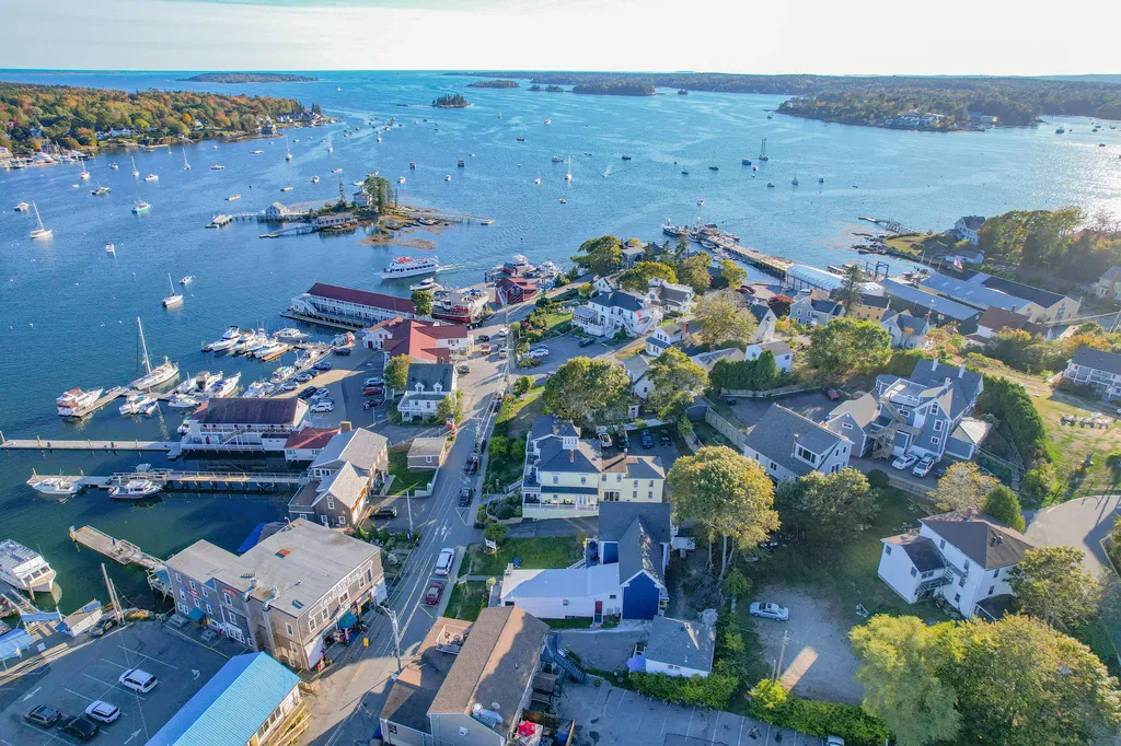 53 Commercial Street Boothbay Harbor ME 04538