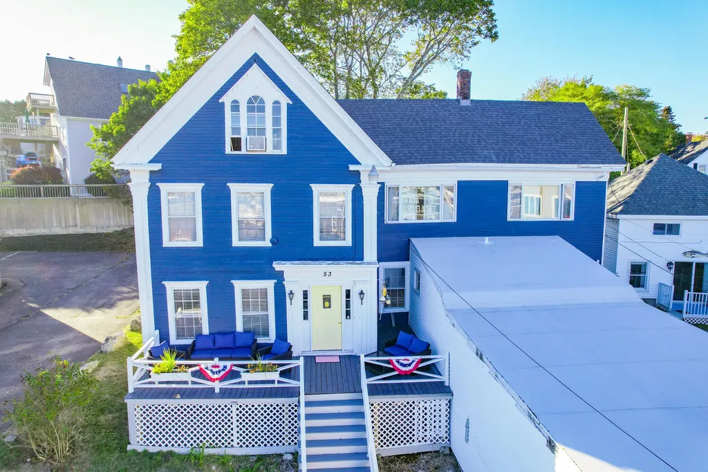 53 Commercial Street Boothbay Harbor ME 04538