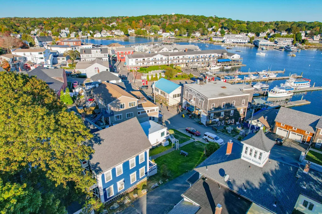 53 Commercial Street Boothbay Harbor ME 04538