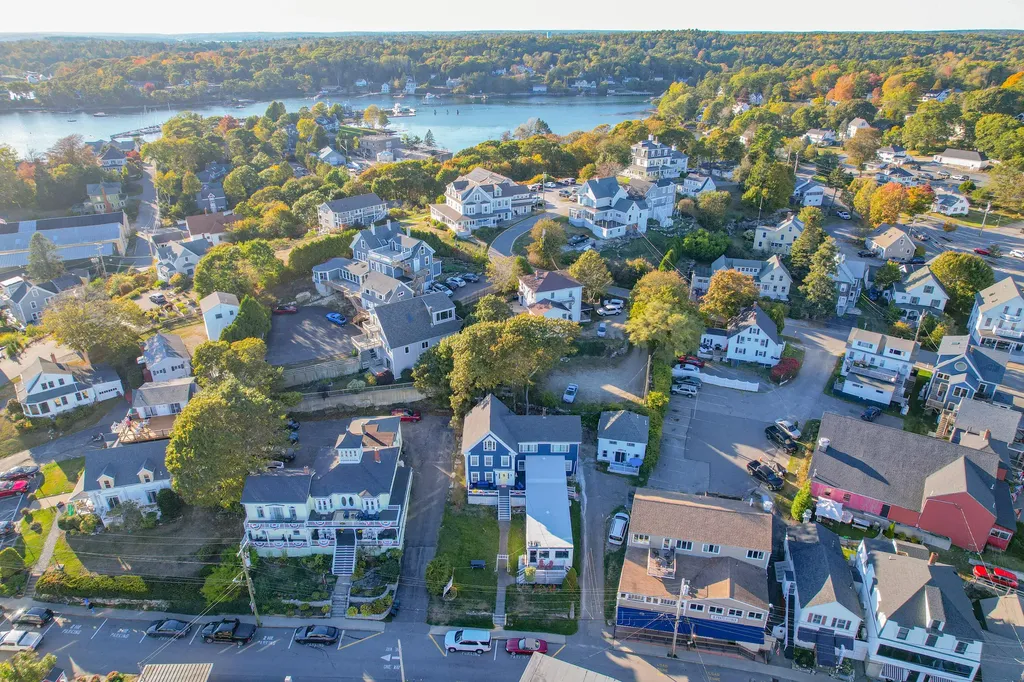 53 Commercial Street Boothbay Harbor ME 04538
