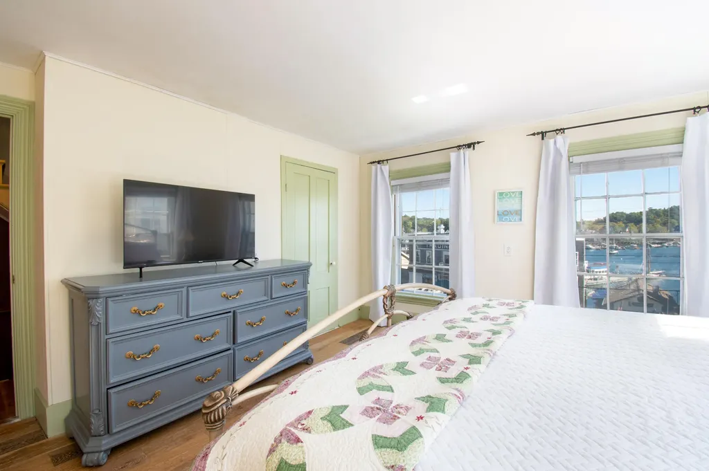 53 Commercial Street Boothbay Harbor ME 04538