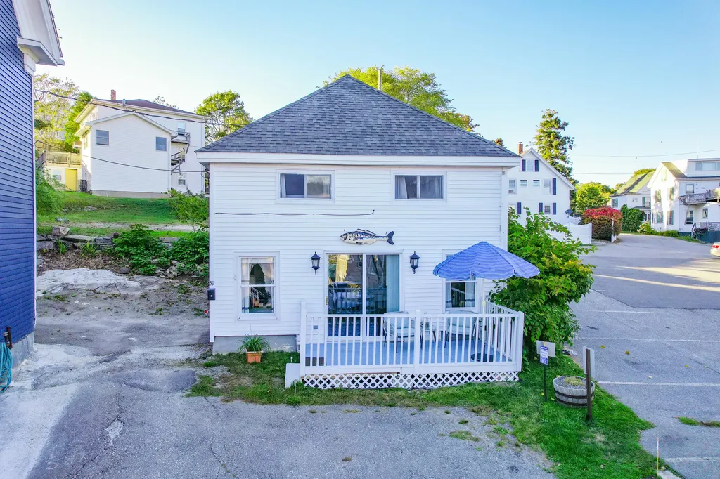 53 Commercial Street Boothbay Harbor ME 04538