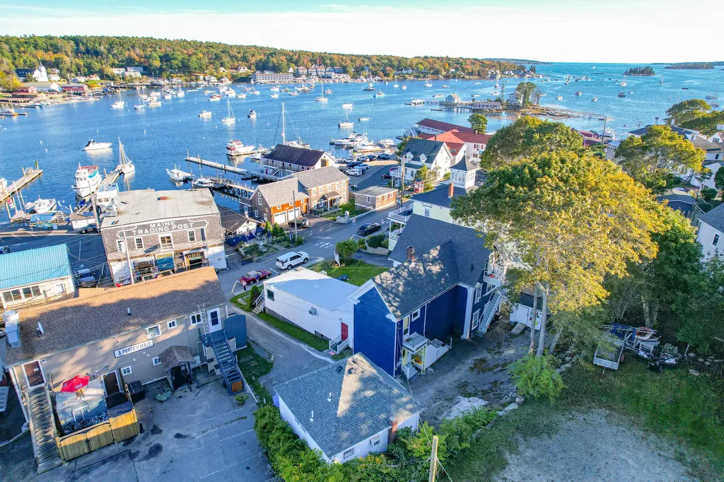 53 Commercial Street Boothbay Harbor ME 04538