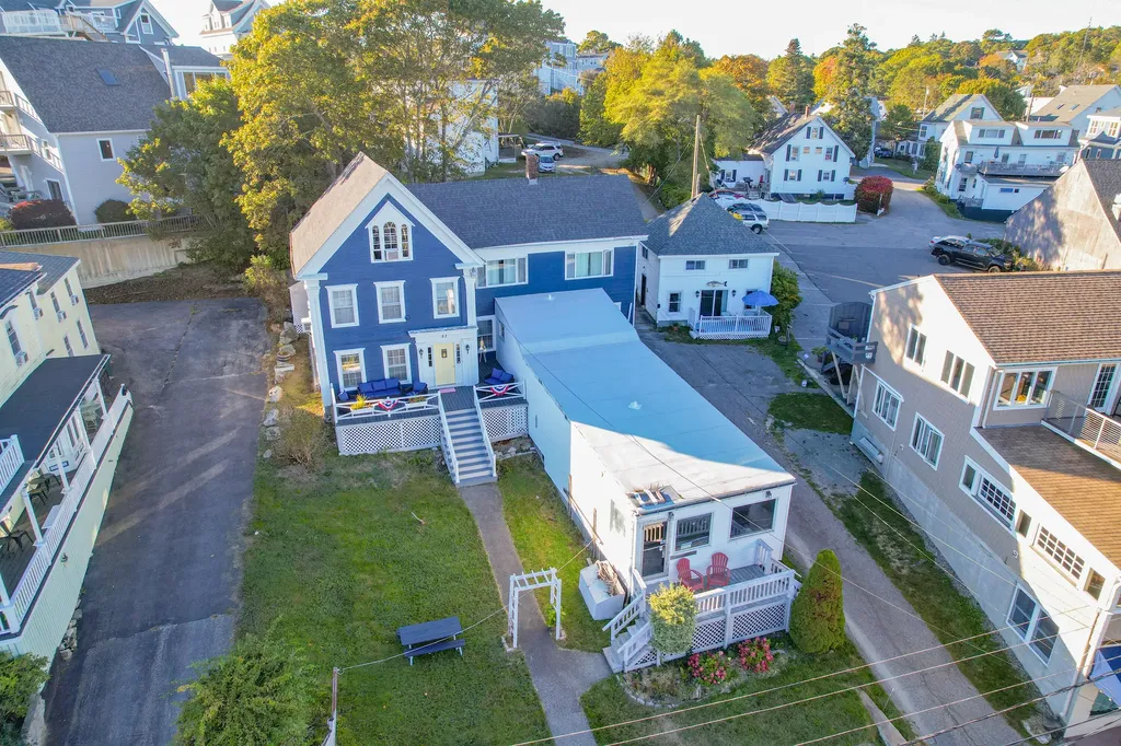 53 Commercial Street Boothbay Harbor ME 04538