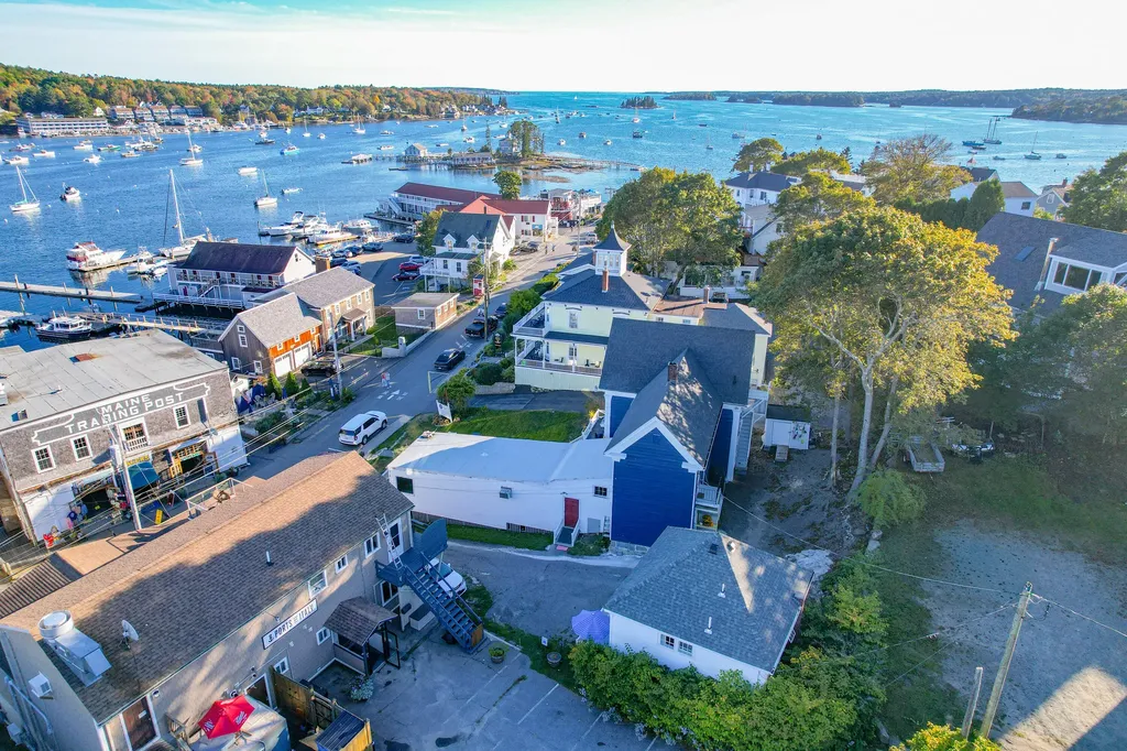 53 Commercial Street Boothbay Harbor ME 04538