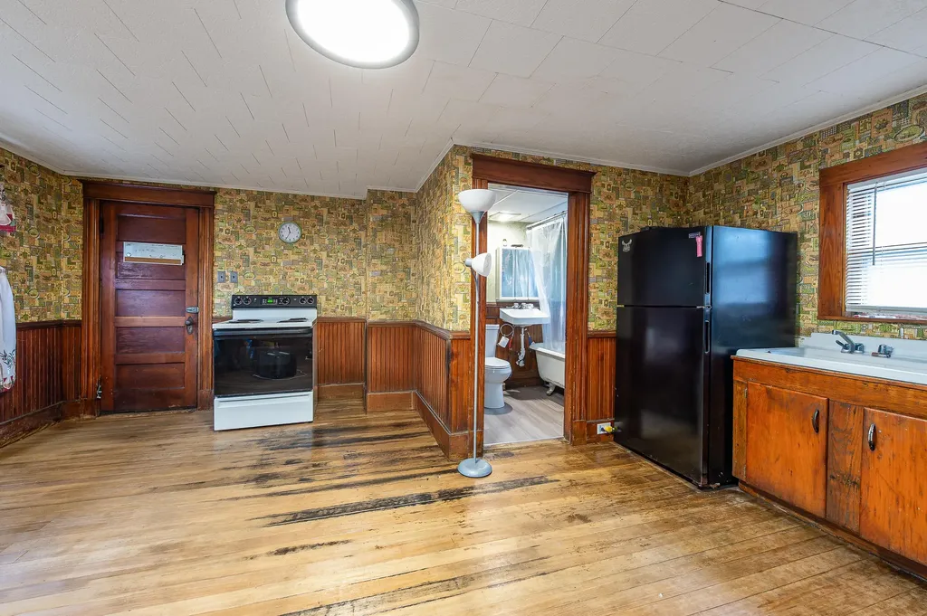 55 Osgood Avenue Mexico ME 04257