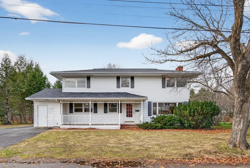 40 Robinson Gardens Lewiston ME 04240