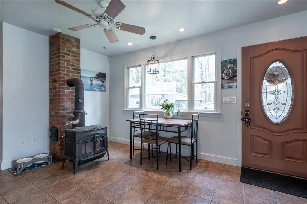 20 Spahr Road Washington ME 04574
