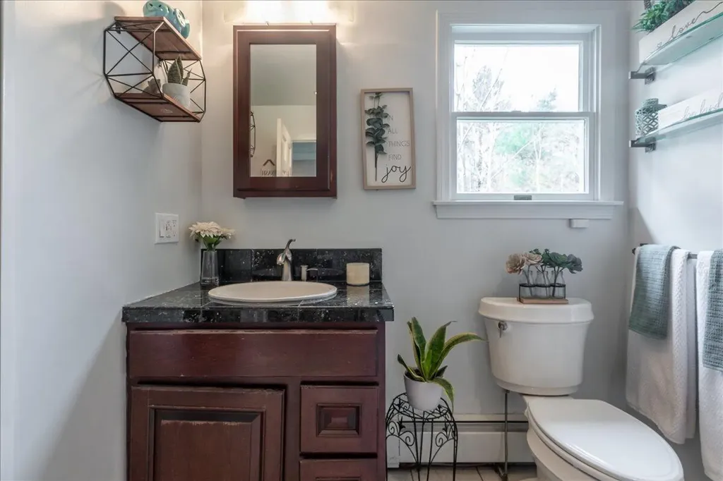 20 Spahr Road Washington ME 04574