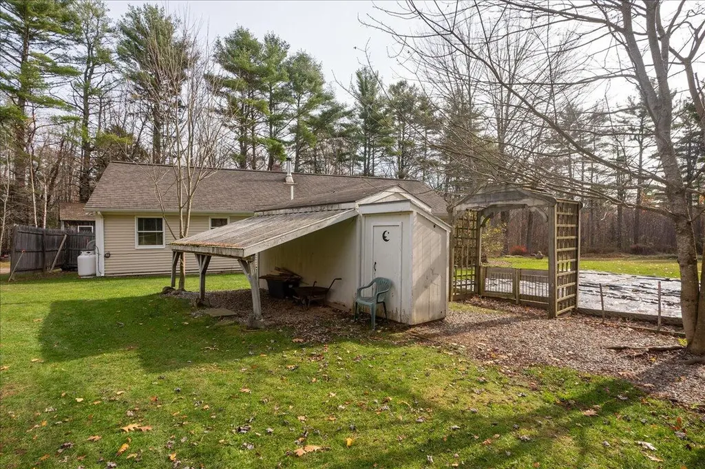 20 Spahr Road Washington ME 04574