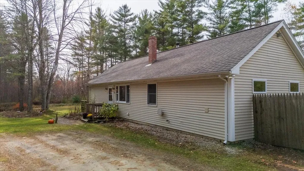 20 Spahr Road Washington ME 04574