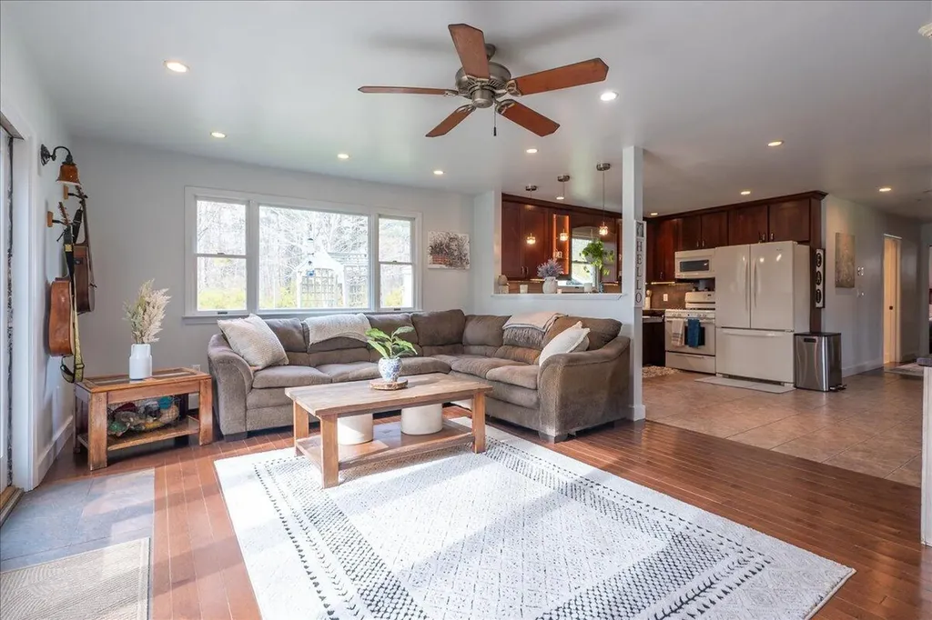 20 Spahr Road Washington ME 04574