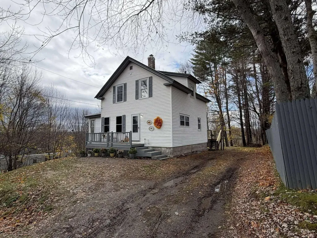 4 Lancaster Avenue Guilford ME 04443