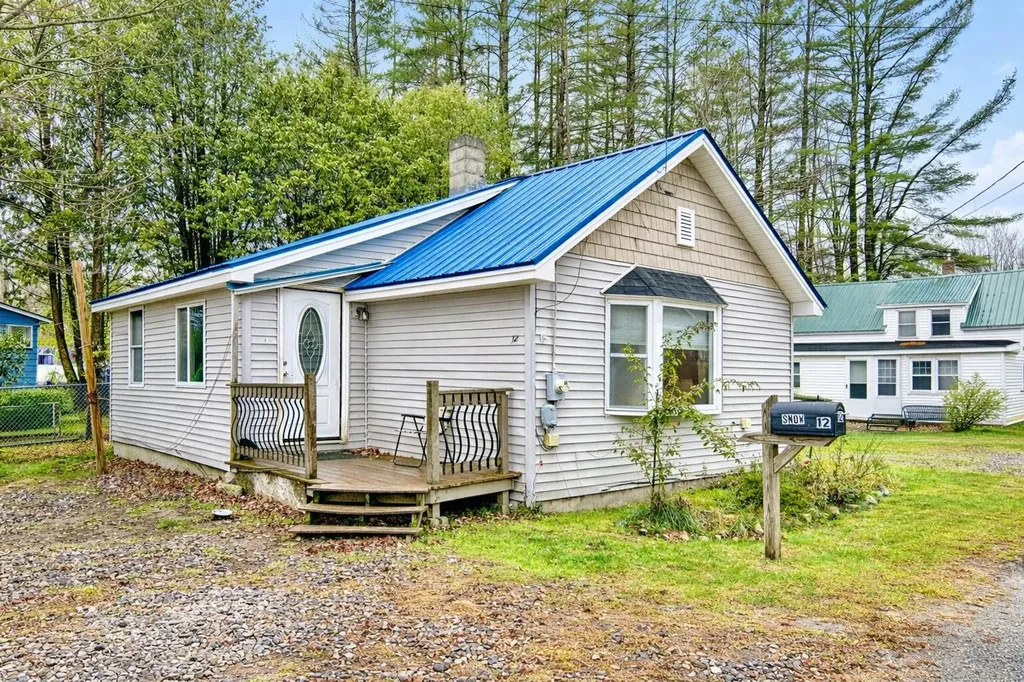 12 Skillin Avenue Norway ME 04268