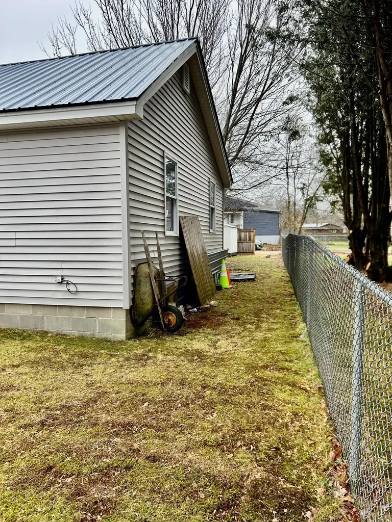 12 Skillin Avenue Norway ME 04268