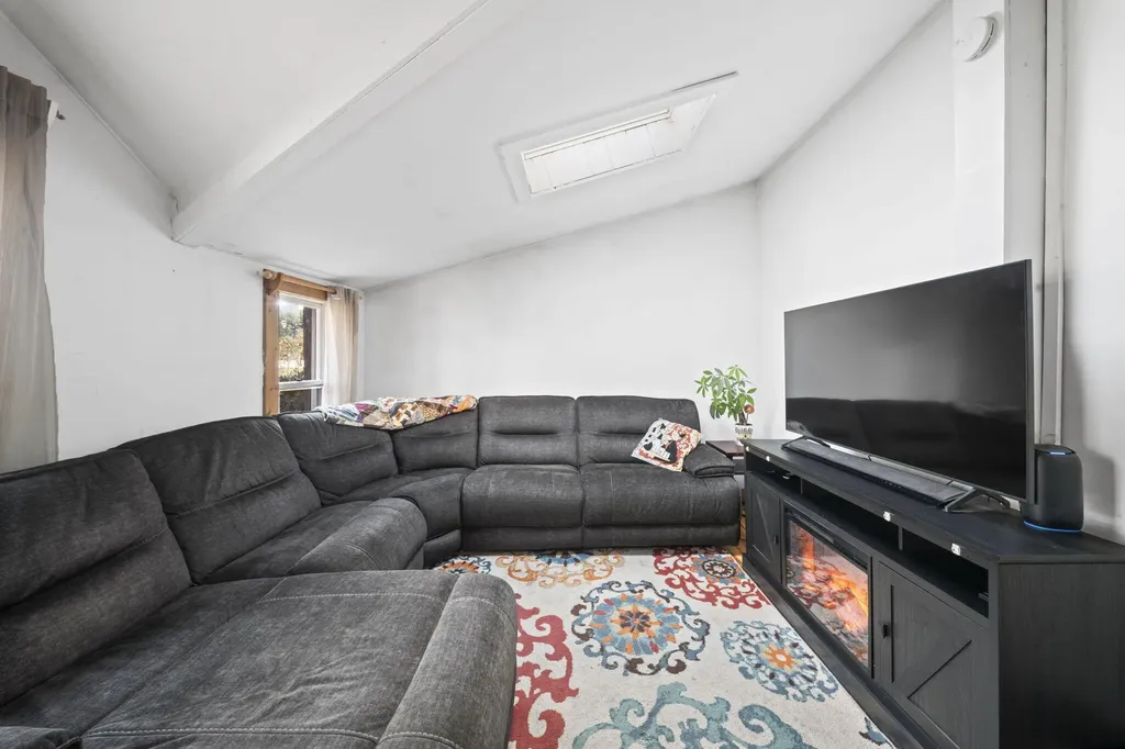 1097 Pequawket Trail Standish ME 04085