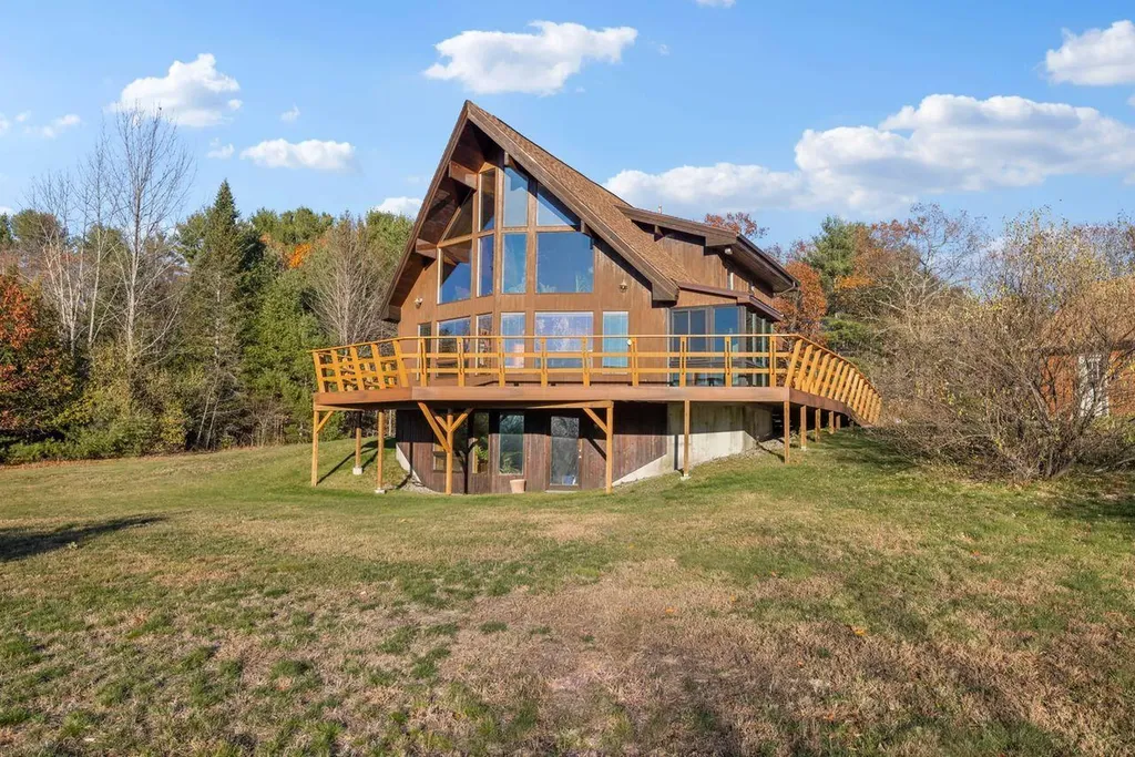 32 Dillon Road Harrison ME 04040