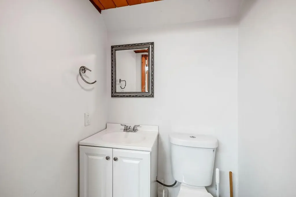 32 Dillon Road Harrison ME 04040