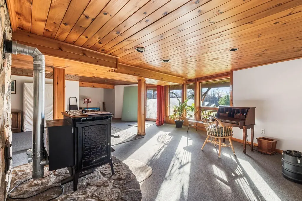 32 Dillon Road Harrison ME 04040