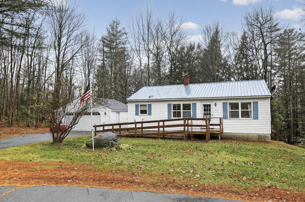 7 Jodie Avenue Fairfield ME 04937
