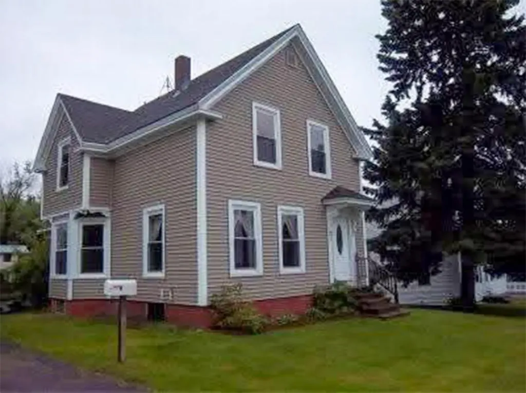 32 Boutelle Avenue Waterville ME 04901