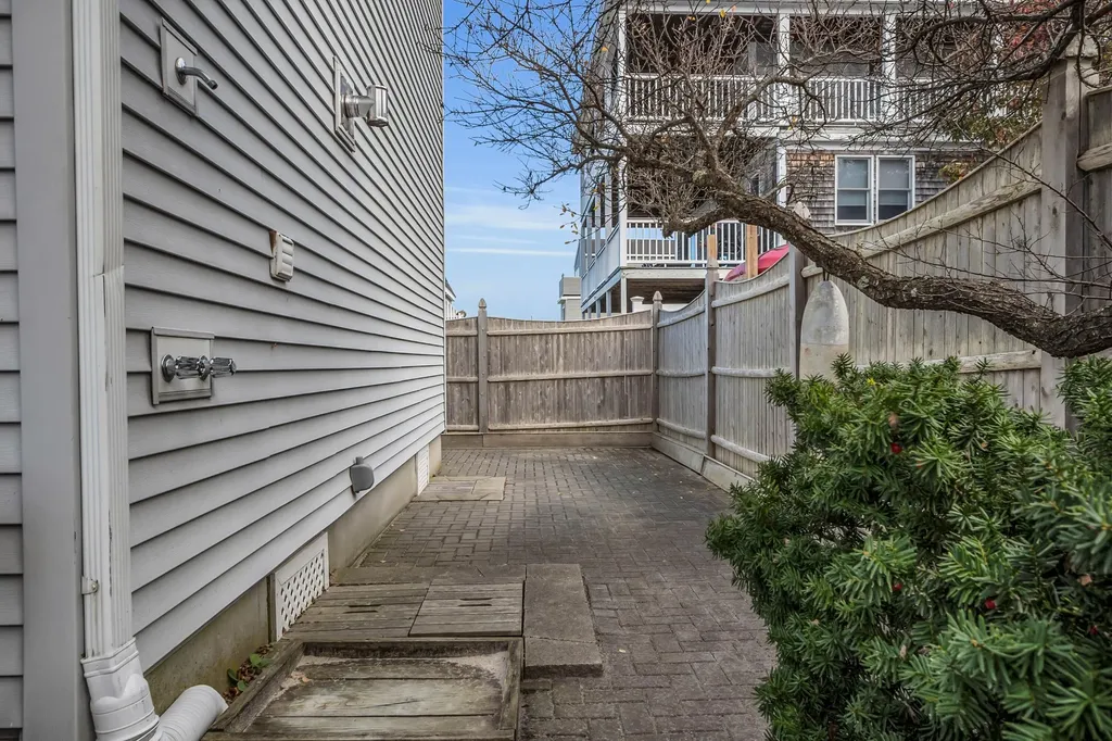 9 Robert Lane Wells ME 04090