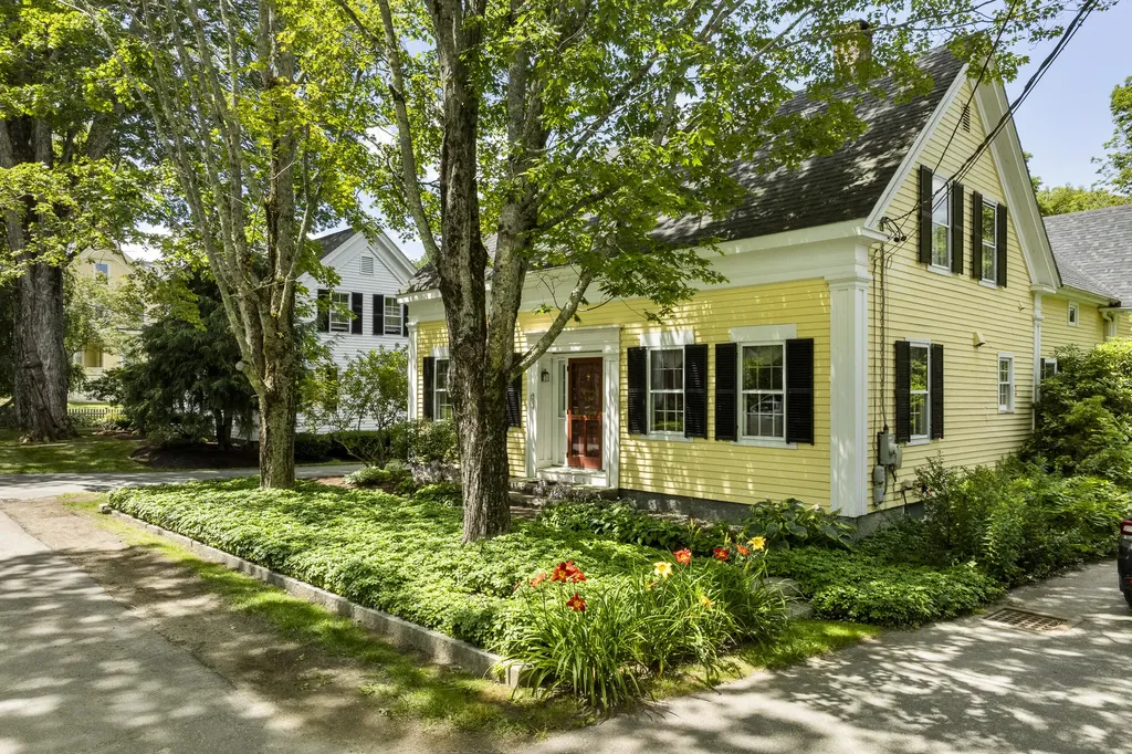 72 Glidden Street Newcastle ME 04553
