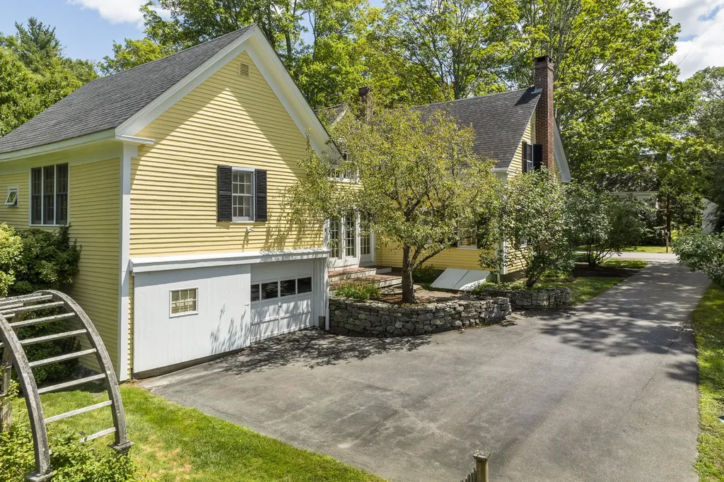 72 Glidden Street Newcastle ME 04553