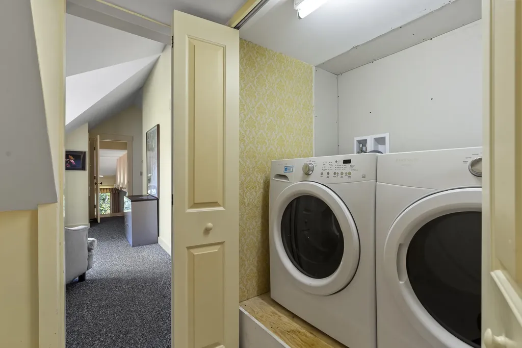 72 Glidden Street Newcastle ME 04553