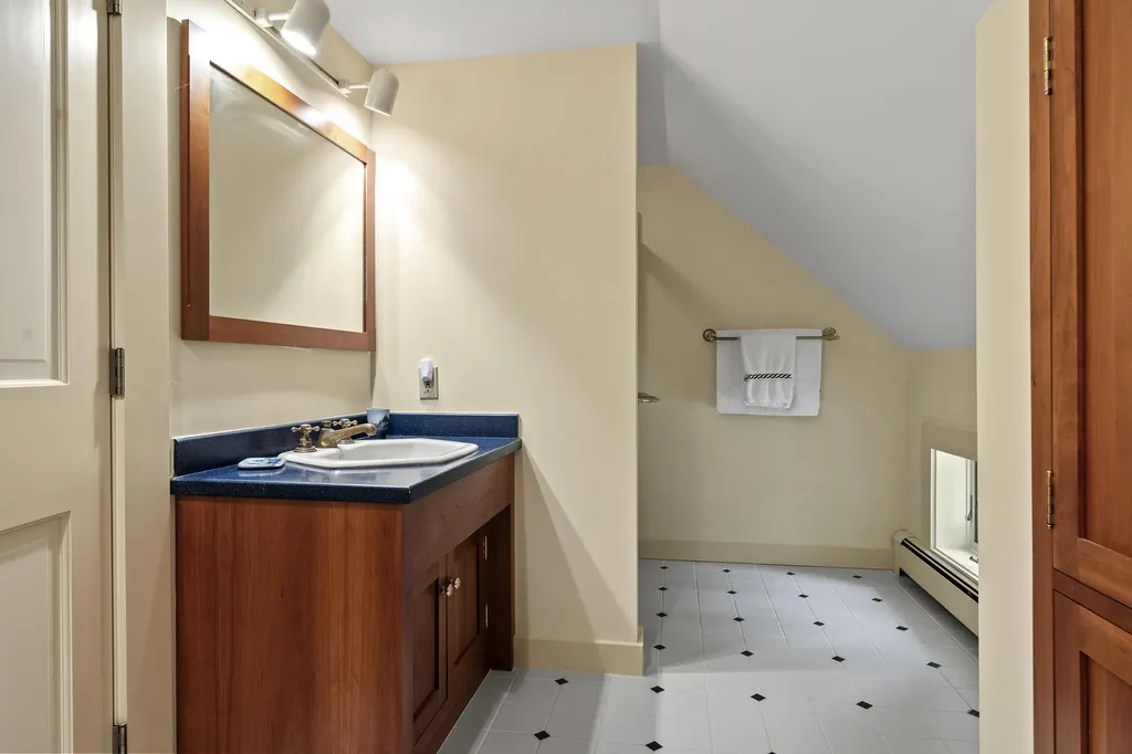72 Glidden Street Newcastle ME 04553