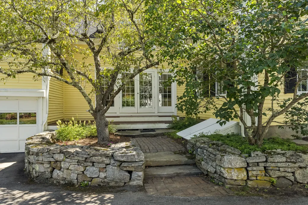 72 Glidden Street Newcastle ME 04553