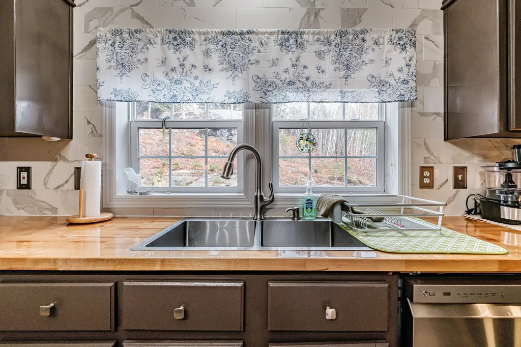 304 Dunn Road Norway ME 04268