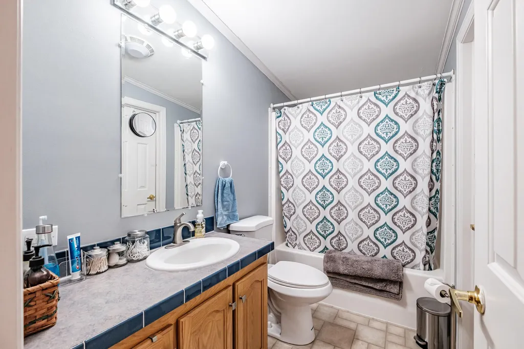 304 Dunn Road Norway ME 04268