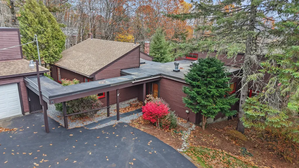 21 Acorn Hill Road Holden ME 04429