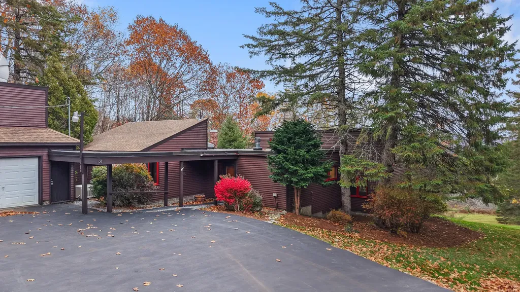 21 Acorn Hill Road Holden ME 04429