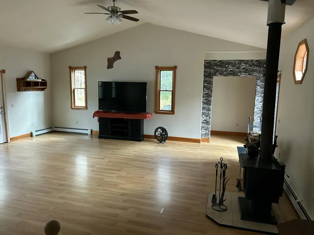 26 Clark Street Thomaston ME 04861