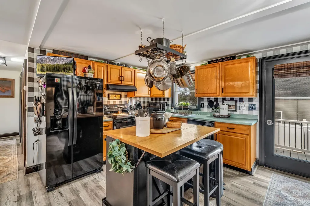 19 Broadway Rockland ME 04841
