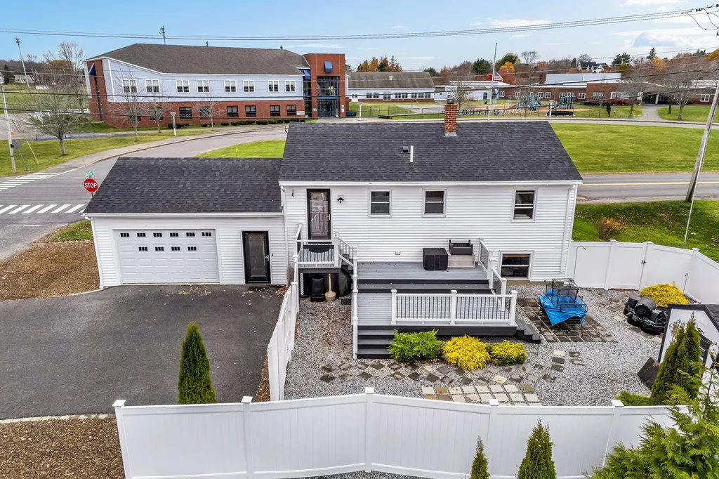 19 Broadway Rockland ME 04841