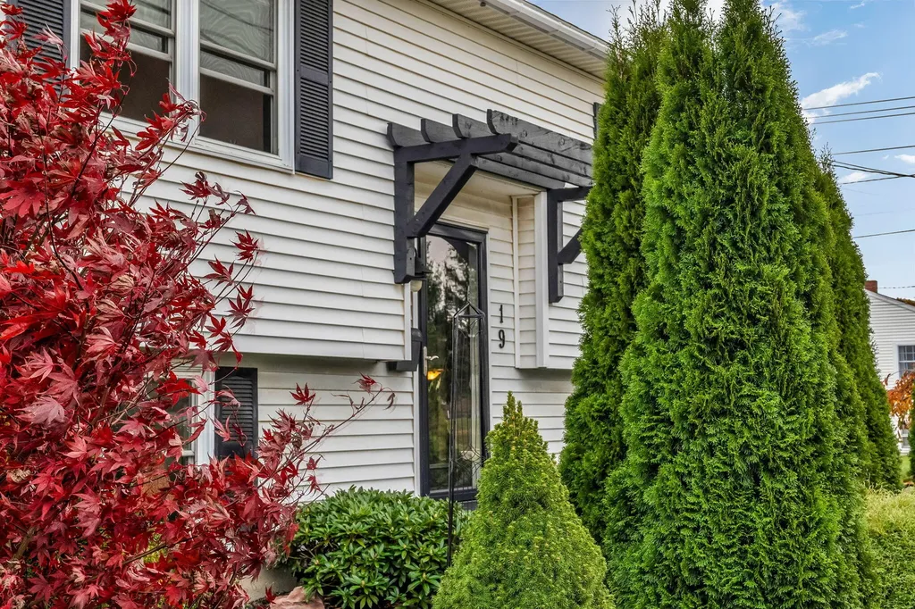 19 Broadway Rockland ME 04841