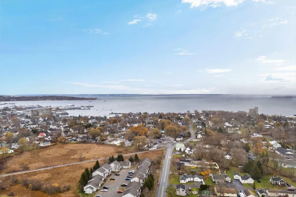 19 Broadway Rockland ME 04841