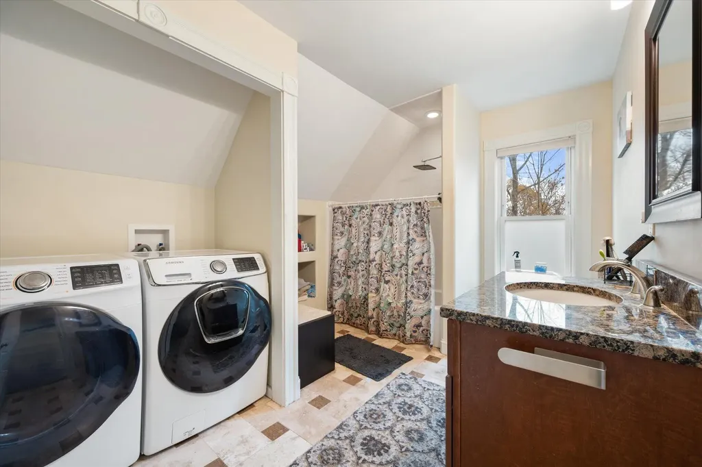 219 Brunswick Avenue Gardiner ME 04345