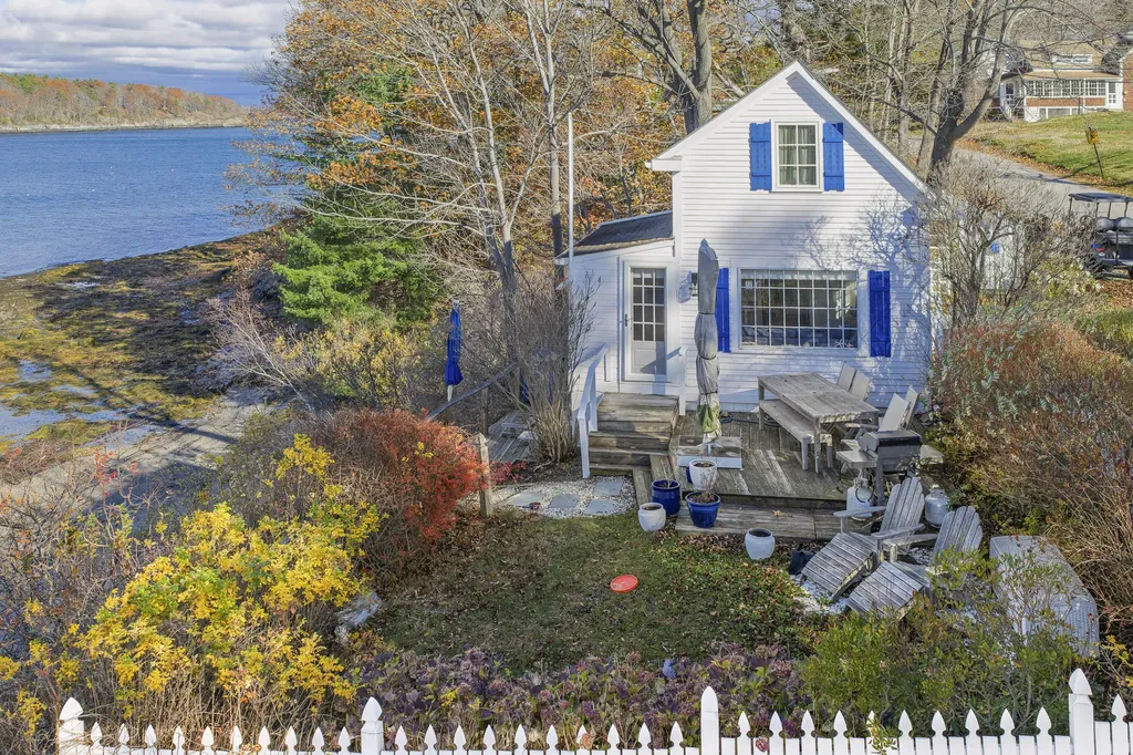 562 Island Avenue Portland ME 04108