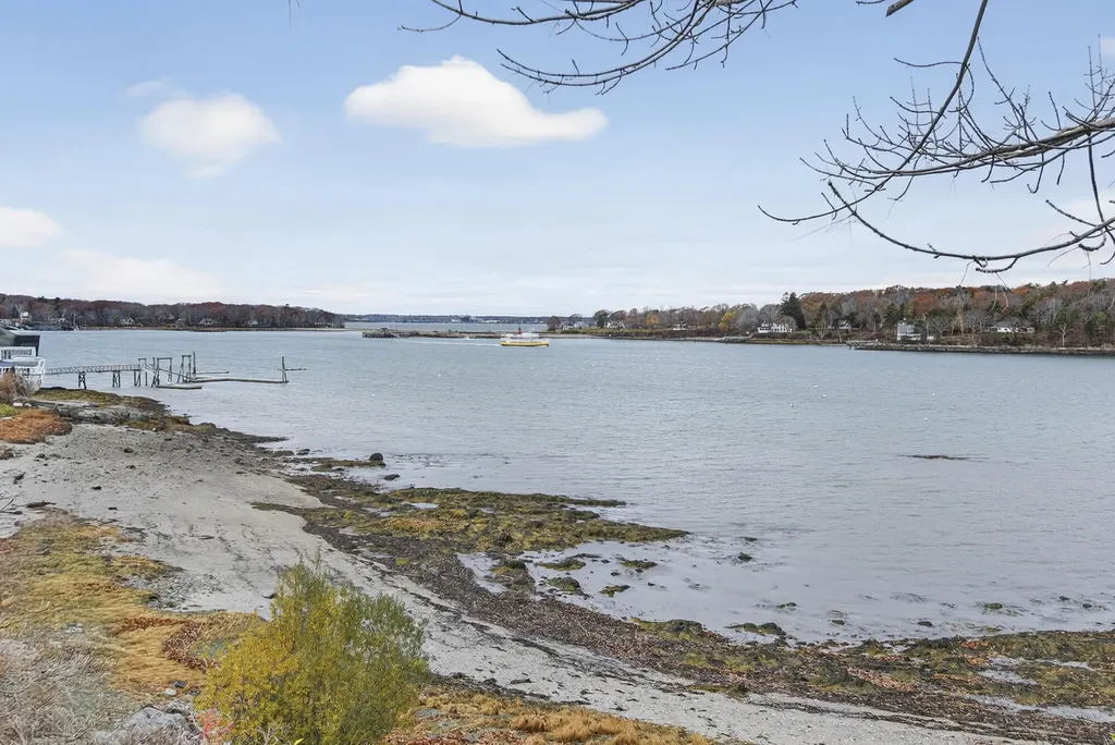562 Island Avenue Portland ME 04108