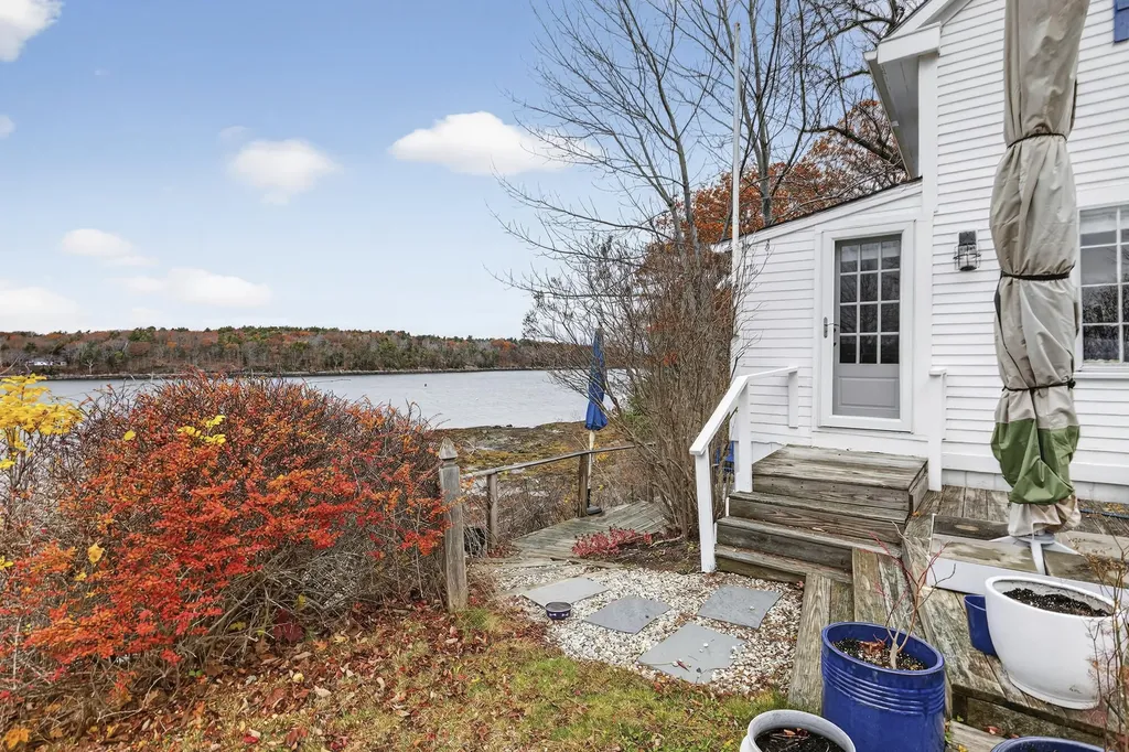 562 Island Avenue Portland ME 04108