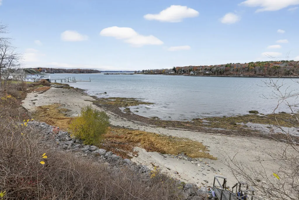 562 Island Avenue Portland ME 04108