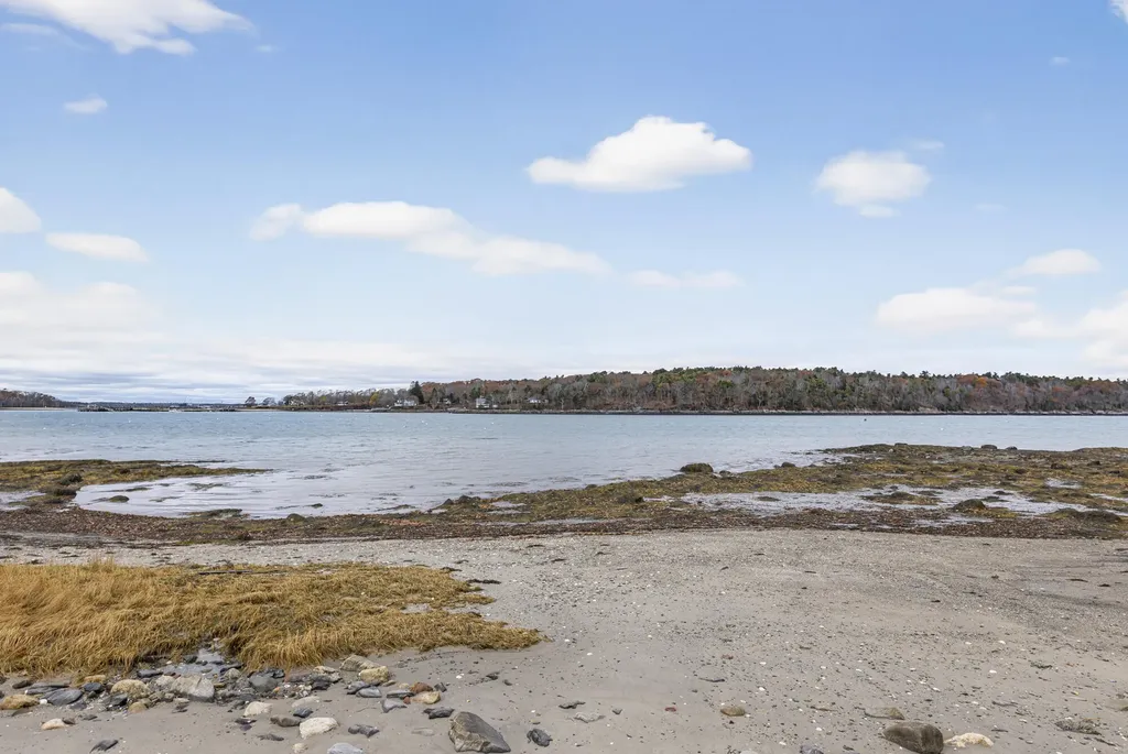 562 Island Avenue Portland ME 04108